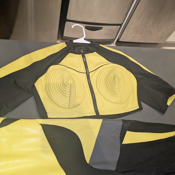 Namilia Outfit - Picture 2 of 4